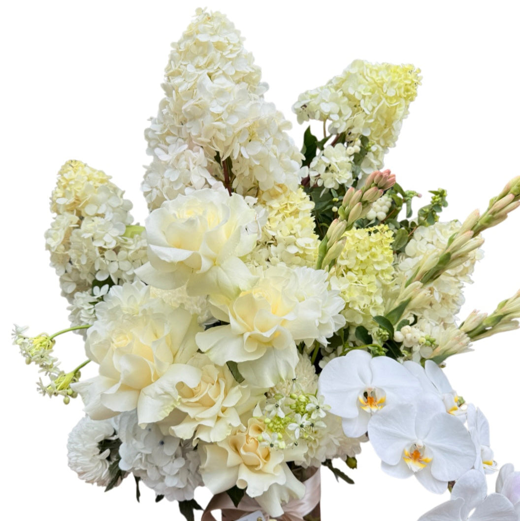 Elegant Flower Arrangement Secondary image